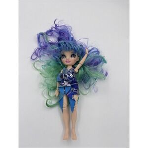 Rainbow High Rainbow Jr High Special Edition Holly De'Vious, 9" Blue and Green